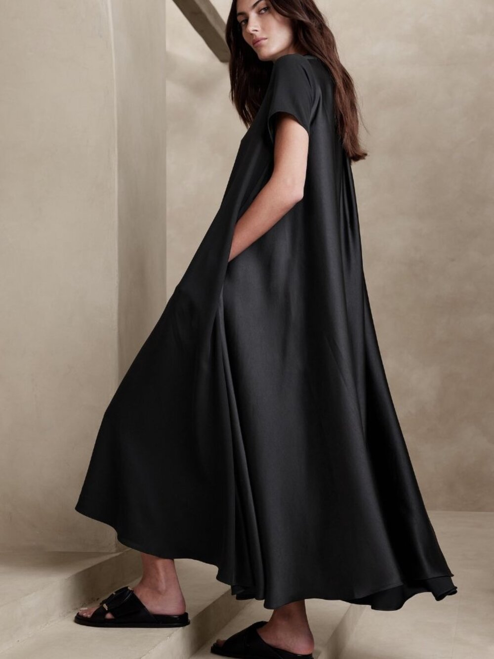 $180 Banana Republic Black Aurelia Crepe Maxi Dress Size L